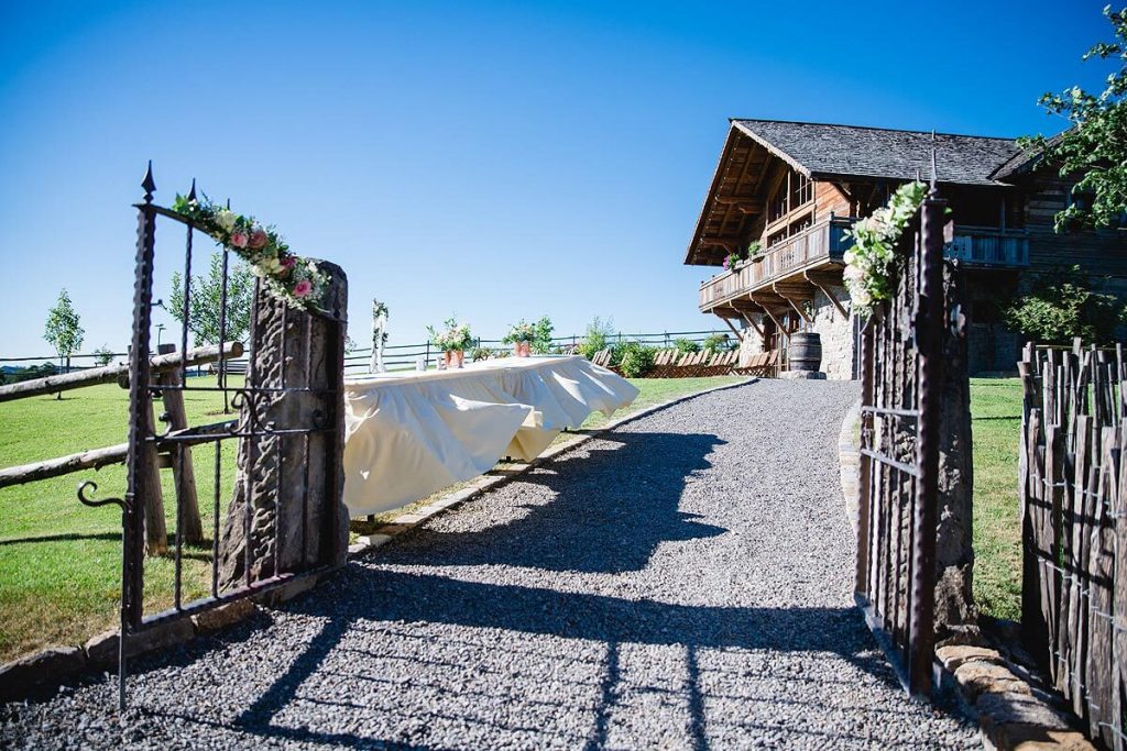 sDörfle Chalet Dorf Feiern Hochzeit Bergchalet Eingang
