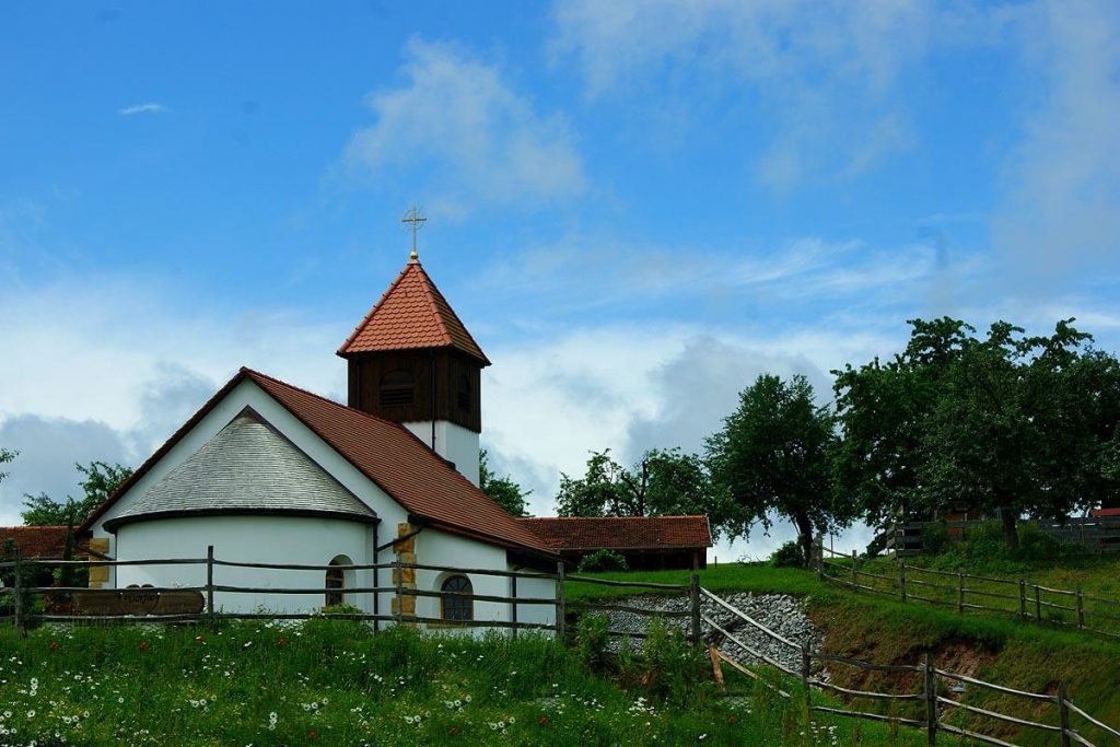 sDörfle Chalet Dorf Feiern Hochzeit Kapelle Außenansicht